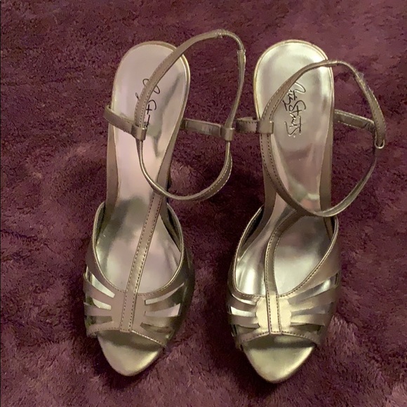 City Streets Heels - Picture 1 of 4